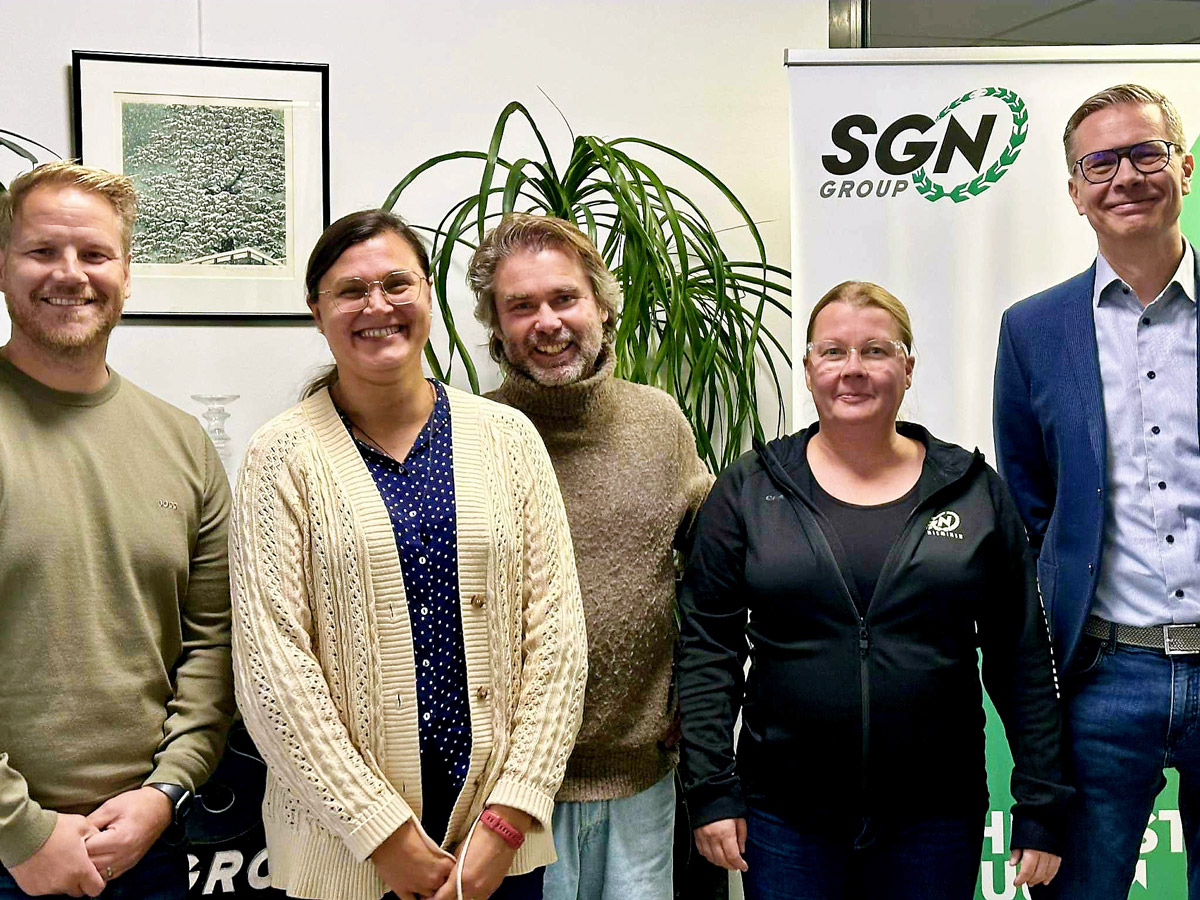 crophealt-web Kuvassa vas. Tomi Laaksonen, Katja Jansson, Peter Strömberg (CropHealth Ab), Milla Lehiö (S.G.Nieminen Oy) ja Jussi Ojanen.